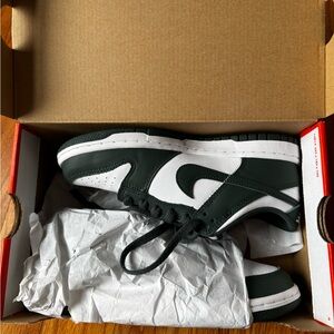 Nike Dunk Low - White & Forest Green